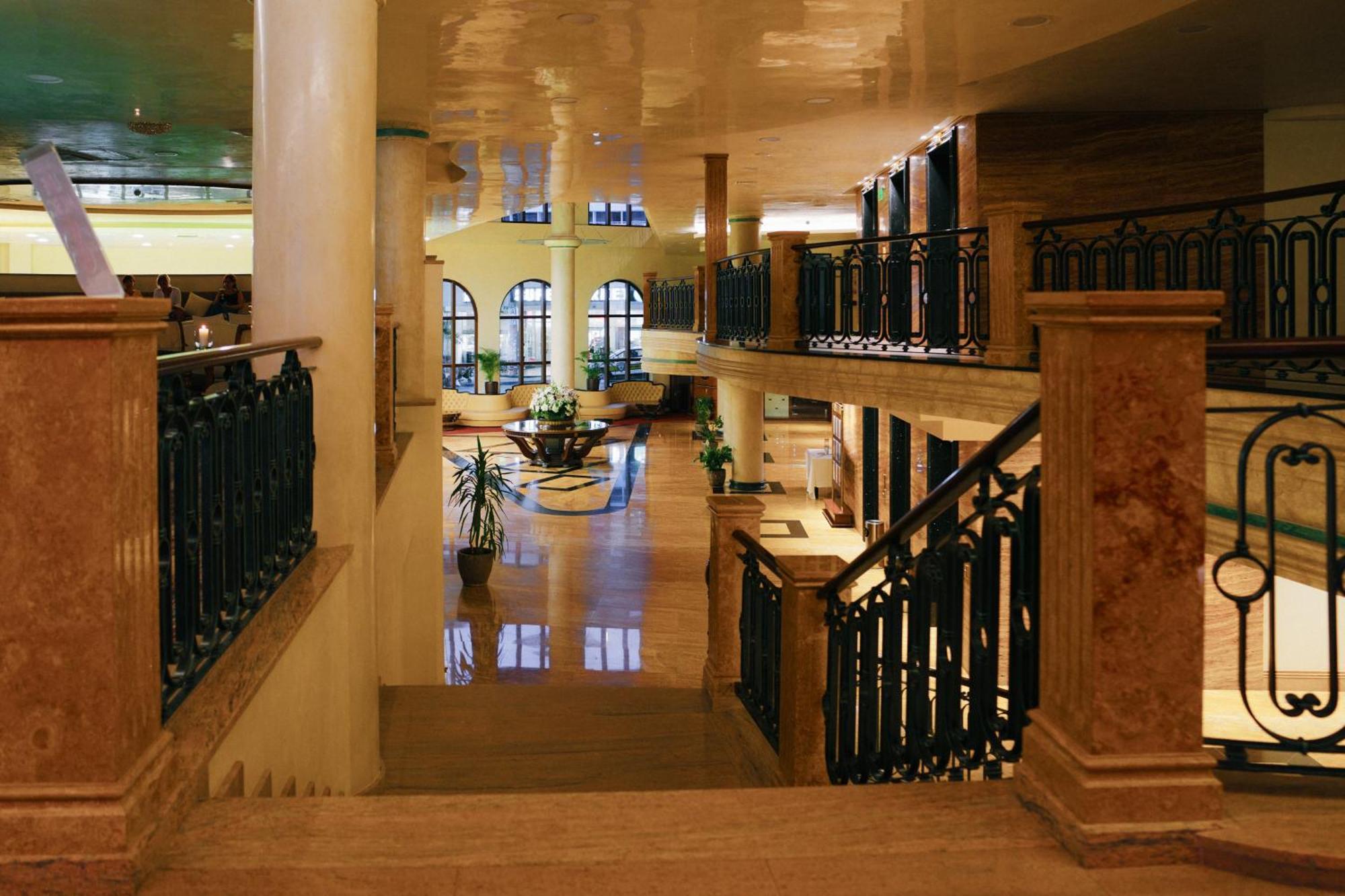 Admiral Hotel โกลเดน แซนส์ ภายนอก รูปภาพ
